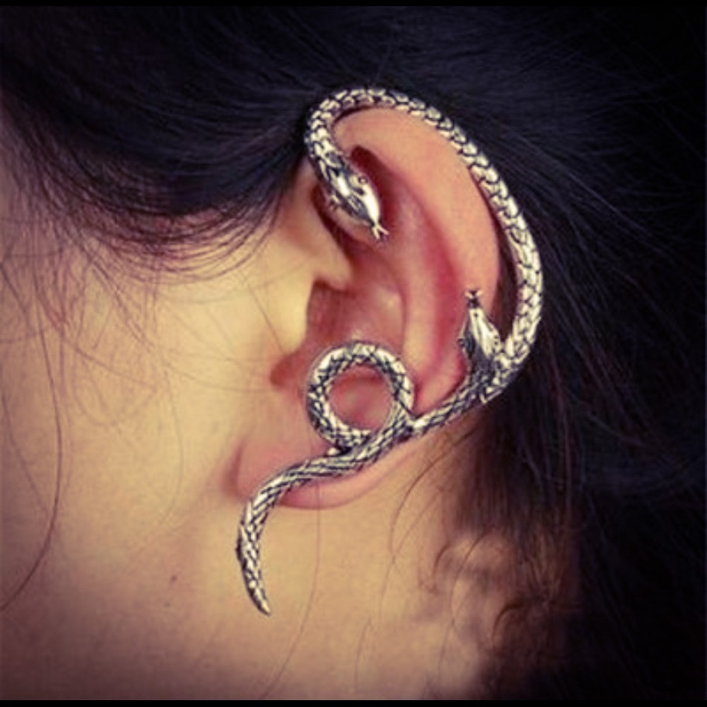 ๐ Gothic Double Snake Silver Ear Cuff - Picture 7 of 7
